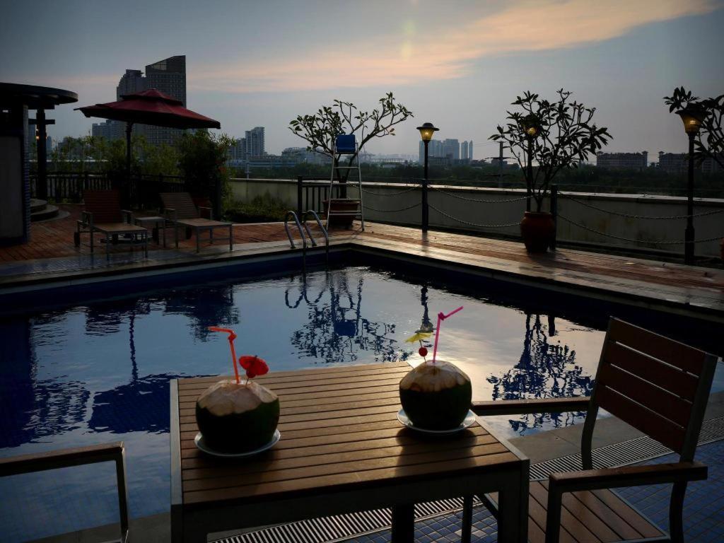 Baohua Harbour View Hotel Haikou  Exteriör bild