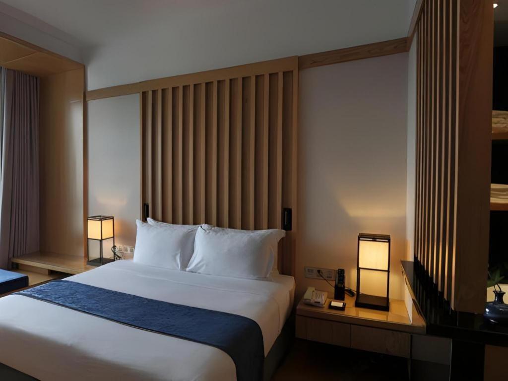Baohua Harbour View Hotel Haikou  Exteriör bild