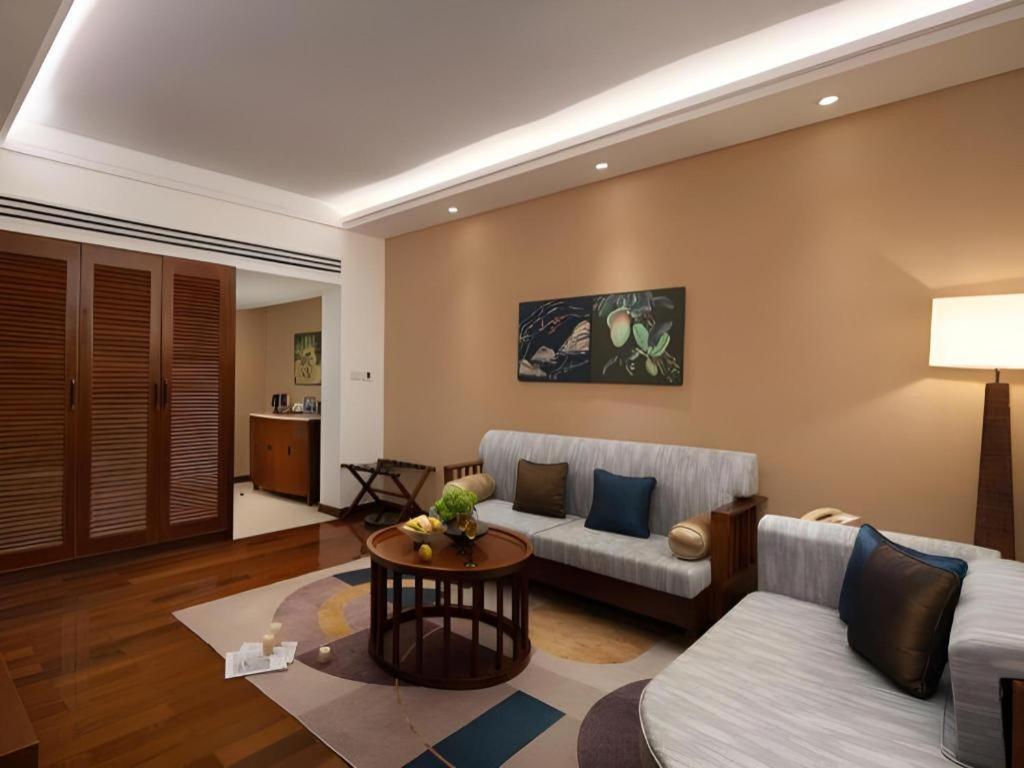 Baohua Harbour View Hotel Haikou  Exteriör bild